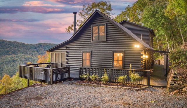 Best Sunset Views in Blue Ridge w/Paved Roads and Brand NEW Deck Addition!