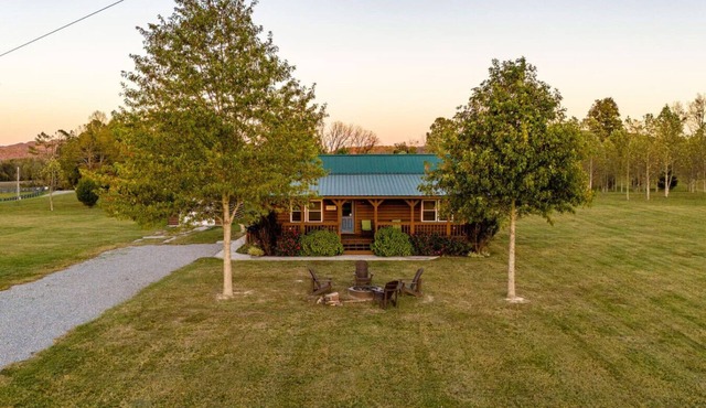 Best Sunset Views Near Dale Hollow Lake | Firepit & Boat Trailer Parking