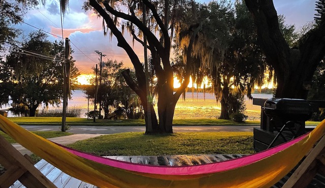 Best sunsets in Winter Haven. Lakefront home 5 minutes from downtown!