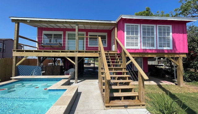 Best Texas Fishing, Waterfront with a Swimming Pool and Pet Friendly