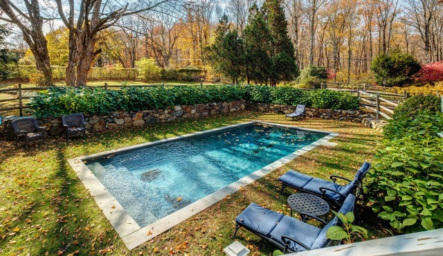Best Town under 2 Hrs NYC, Restaurants, 3BR, Shops,Heated Pool, BBQ PoshPadsCT