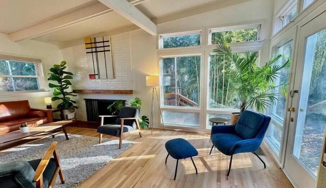 Best Vacation Home in Arlington, 4 bedrooms 3 full bath, 8 beds, 12 guests