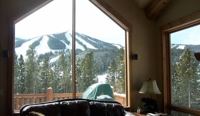 Best Value Luxury Townhome in Lakota across from Ski Resort, Private Hot Tub!