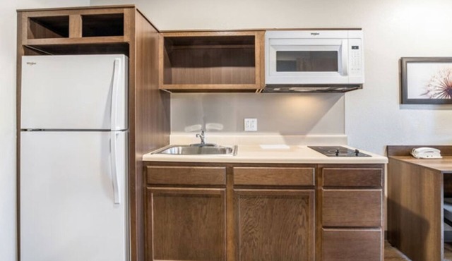 Best Value, Quality Stay! 4 Modern Units, Full Kitchen, Pets Allowed!