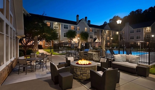 Best Value, Quality Stay! Two Modern 2BR Suites with Kitchens, Free Breakfast!