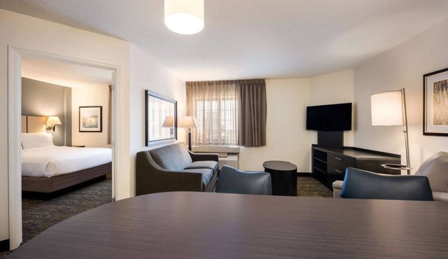Best Value, Quality Stay! Pet-Friendly, Close to Briarwood Mall!
