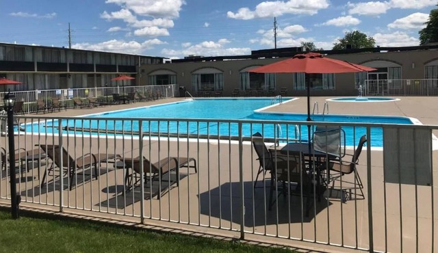 Best Value, Quality Stay! Outdoor Pool, Parking Onsite, Breakfast, Pets Allowed