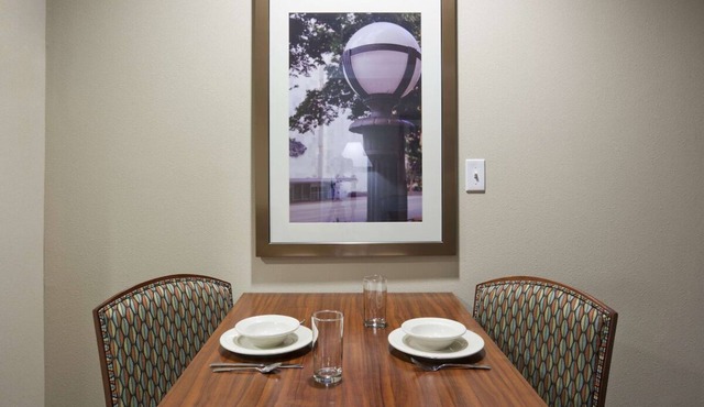 Best Value, Quality Stay! 2 King Bed Deluxe Units, Indoor Pool!