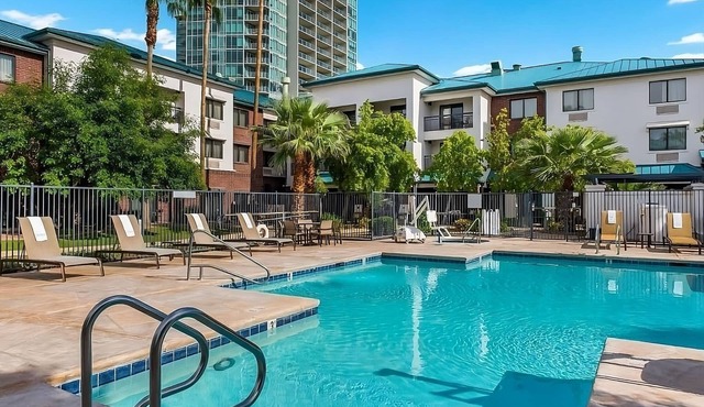 Best Value, Quality Stay! Relaxing Unit, Pets Allowed, Outdoor Pool!