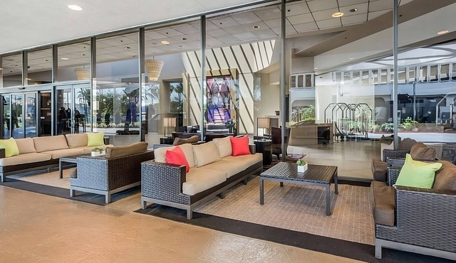 Best Value, Quality Stay! Close to Automobile Driving Museum, w/Shuttle!