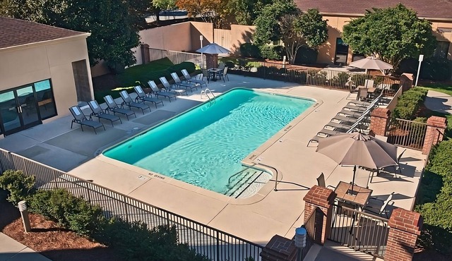Best Value, Quality Stay! Pets Allowed, Swimming Pool, Free Airport Shuttle!