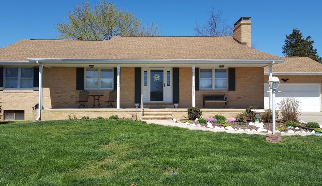 BEST VALUE! SPACIOUS Home! Short Walk to Beach! Many Amenities! Great Reviews!