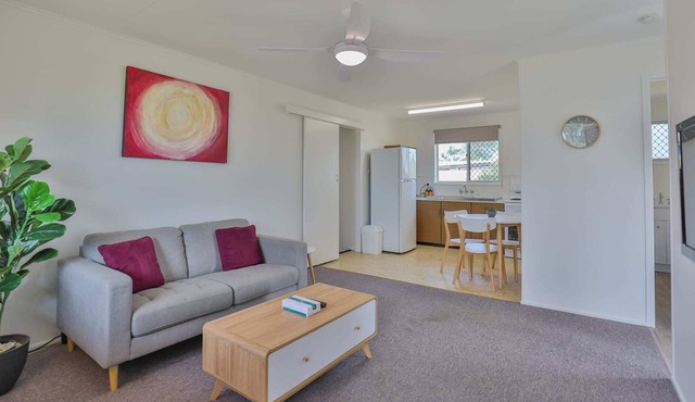 ⚽ Best Value Unit around the corner to ATW Sports Club 🍻