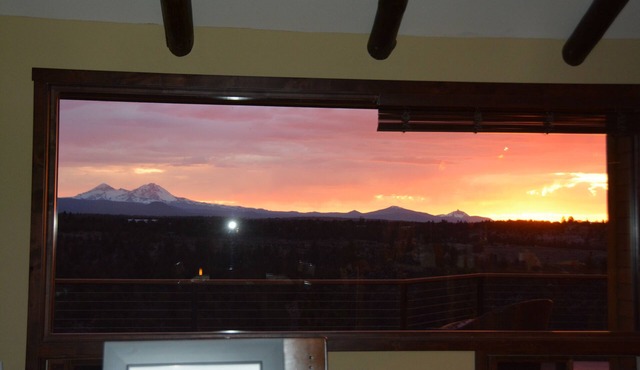 BEST VIEW in BEND and located close to town