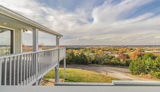 Best view in Fayetteville - Hot tub (Sleeps 4)