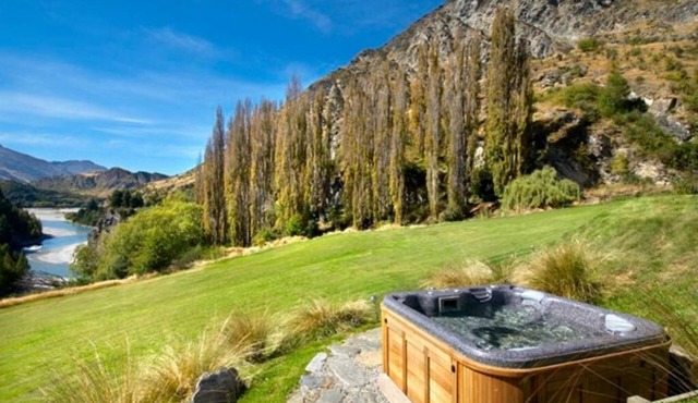 Best view Queenstown 4 Bed house with Outdoor Jacuzzi close to Coronet Ski Field