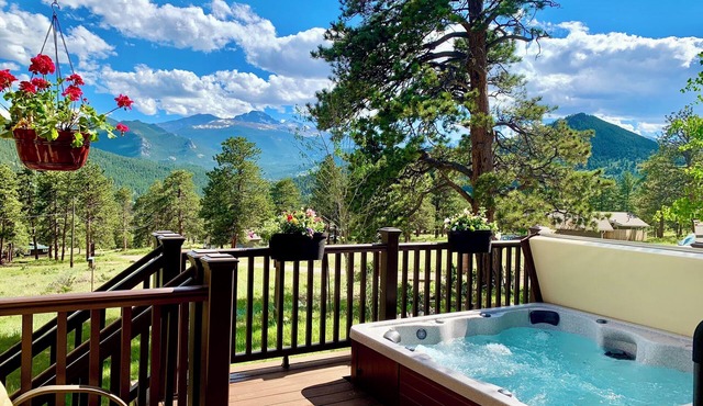 Best Views-Coaster Passes-Next to RMNP-Pool-Hot Tub-Fireplace-King Bed-A/C-BBQ