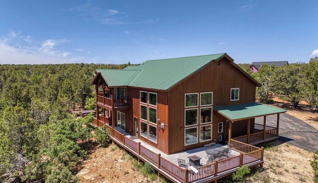 Best Views, Hot Tub, Game Room! 10 minutes to Zion