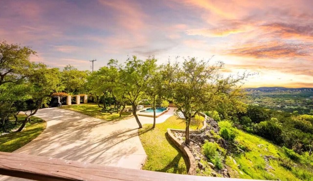 Best Views in Texas w/Sparkling Pool & Hot Tub