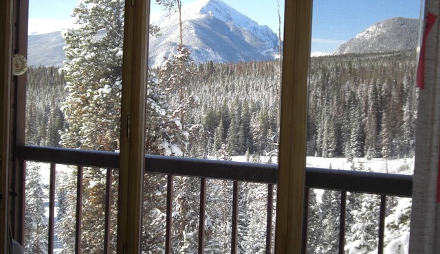 Best views in the Rockies - 2BR 2 bath w fireplace-pool-h.tub, on shuttle route