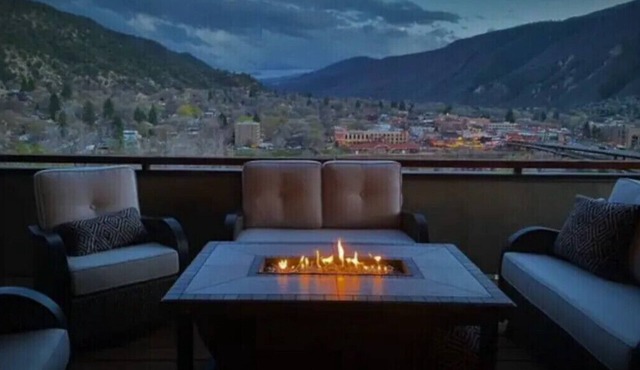 Best Views in Glenwood Springs Hot Tub & Game Room