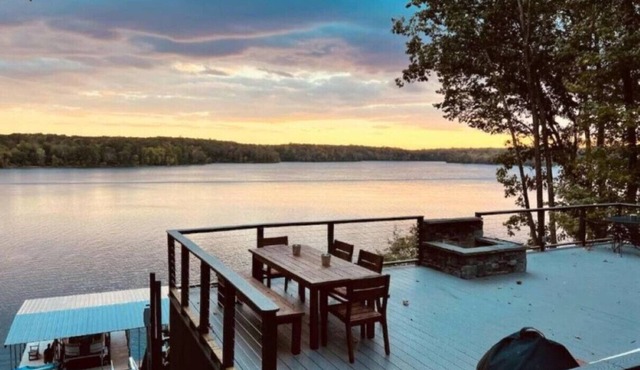 Best Views on Lake, TIki Hut, Boat Rental
