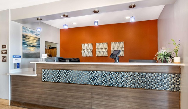 Best Western Club House Inn & Suites