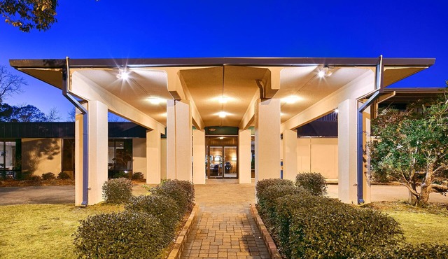 Best Western Crossroads Inn