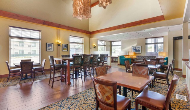 Best Western Golden Prairie Inn & Suites