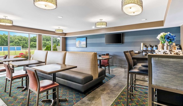 Best Western Legacy Inn & Suites Beloit/South Beloit