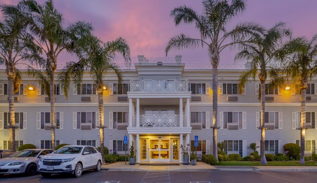 Best Western Luxury Inn