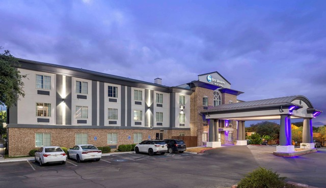 Best Western Medical Center North Inn & Suites Near Six Flags
