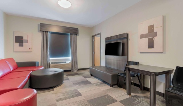 Best Western Plus Airport Inn & Suites