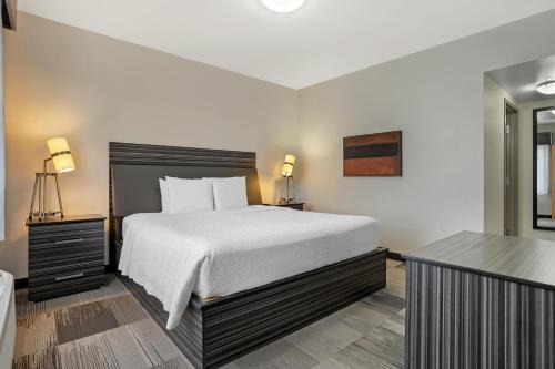 Best Western Plus Airport Inn & Suites