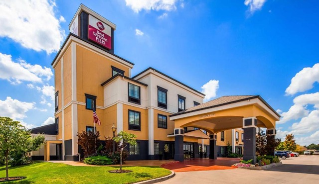 Best Western Plus Barsana Hotel & Suites