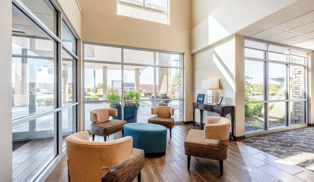 Best Western Plus Bolivar Hotel & Suites