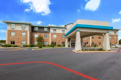 Best Western Plus Bowie Inn & Suites
