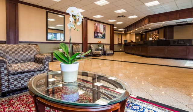 Best Western Plus Chicago Hillside