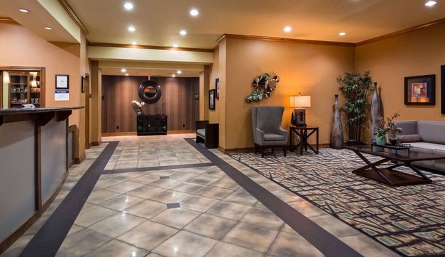 Best Western Plus Christopher Inn & Suites