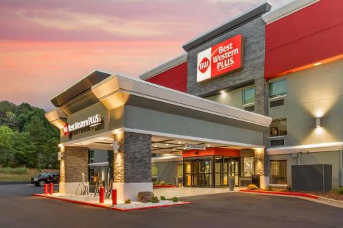 Best Western Plus Cleveland Inn & Suites