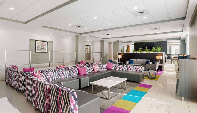 Best Western Plus Commerce Hotel