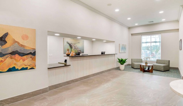 Best Western Plus Crossroads Inn & Suites