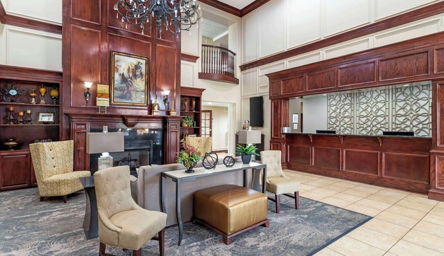 Best Western Plus Crown Colony Inn & Suites