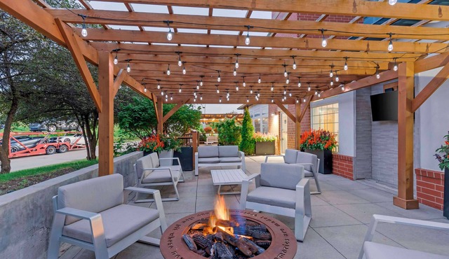 Best Western Plus Des Moines West Inn & Suites