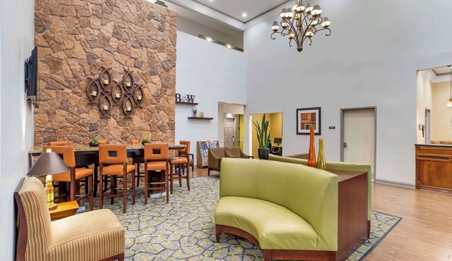 Best Western Plus Hobby Airport Inn & Suites