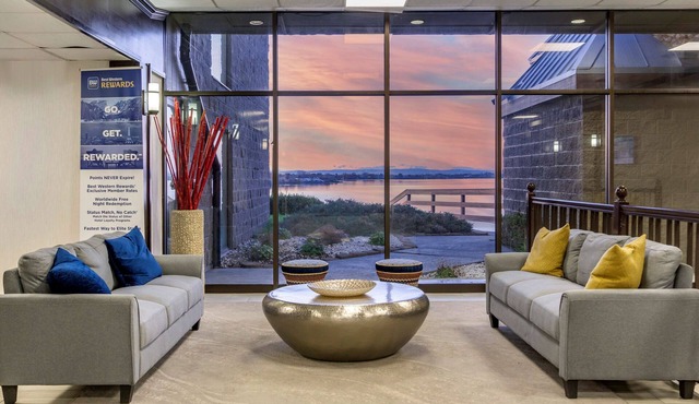 Best Western Plus Lake Front Hotel