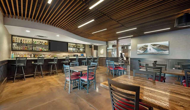 Best Western Plus Lakeview Hotel