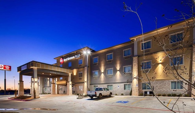 Best Western Plus Lonestar Inn & Suites