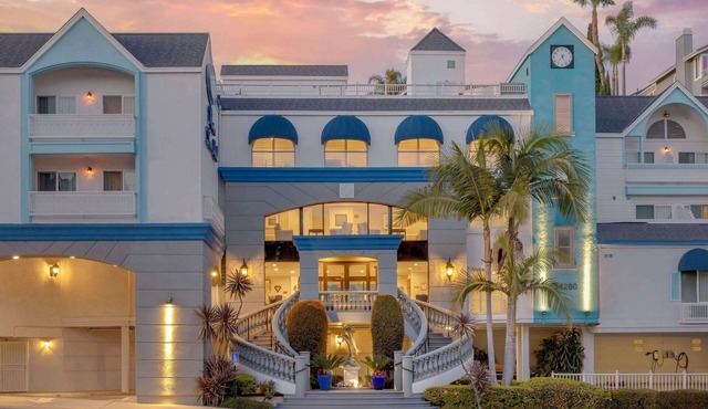 Best Western Plus Marina Shores Hotel