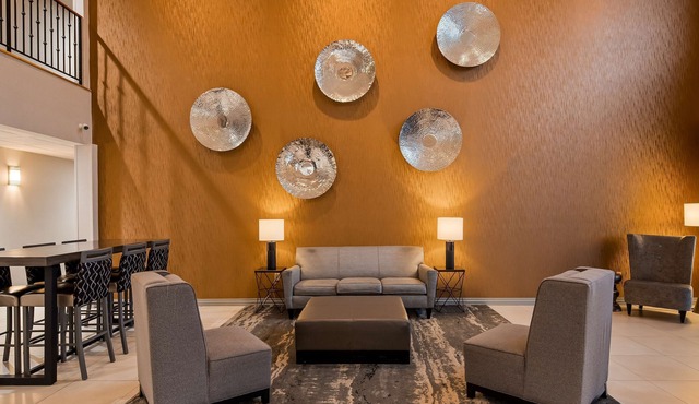 Best Western Plus New Cumberland Inn & Suites